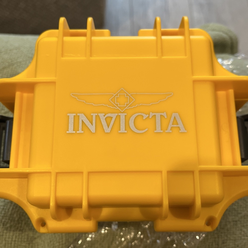 Invicta Lupah Model 50797 - Ladies Watch Quartz Special Edition Green W/Box - Picture 6 of 7